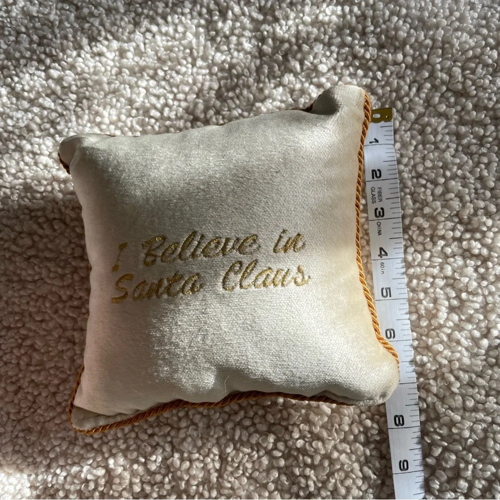Mini holiday pillow